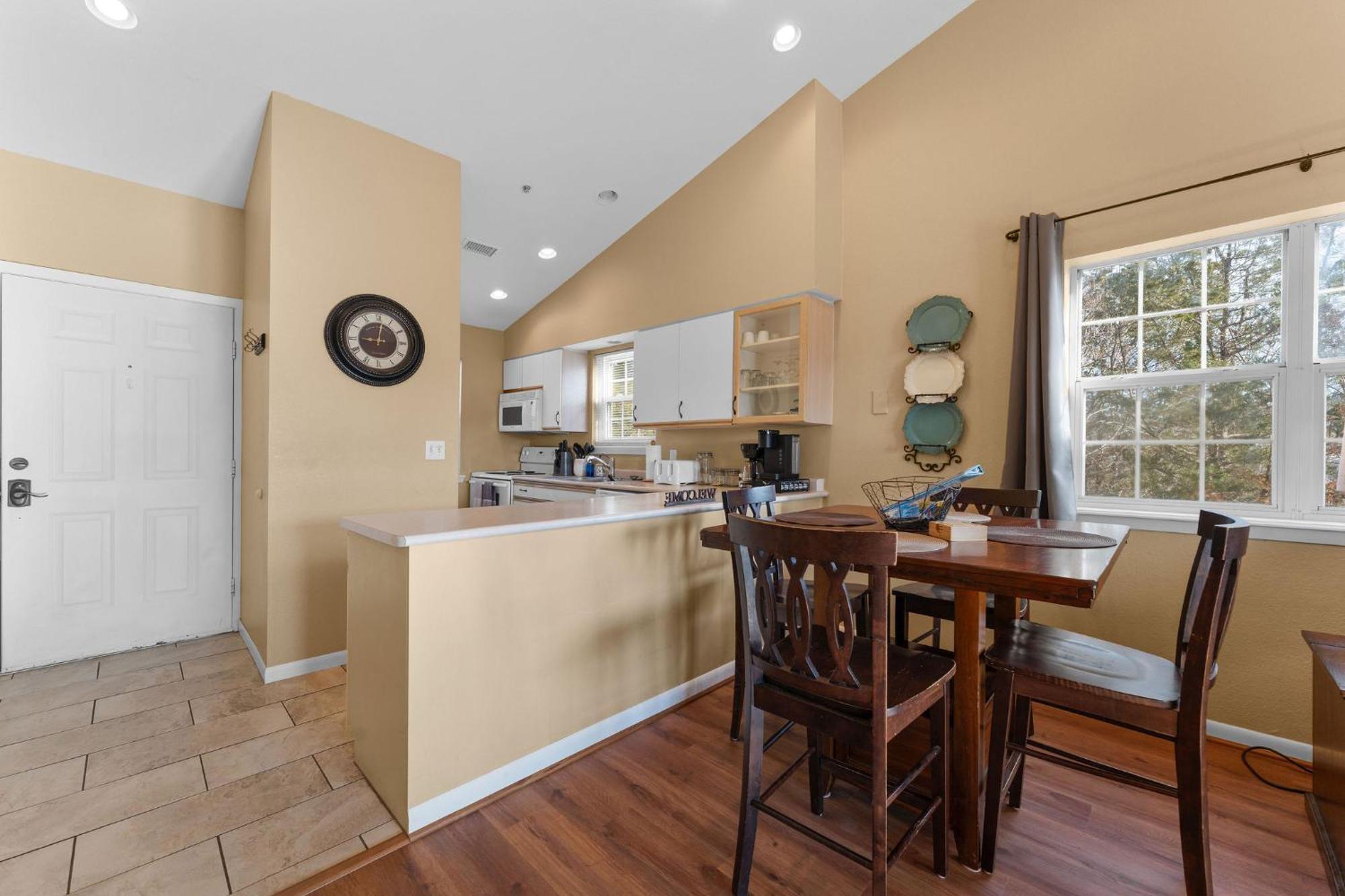 Cozy Top Floor 2Br Condo With View And Amenities!! Point Lookout Zewnętrze zdjęcie