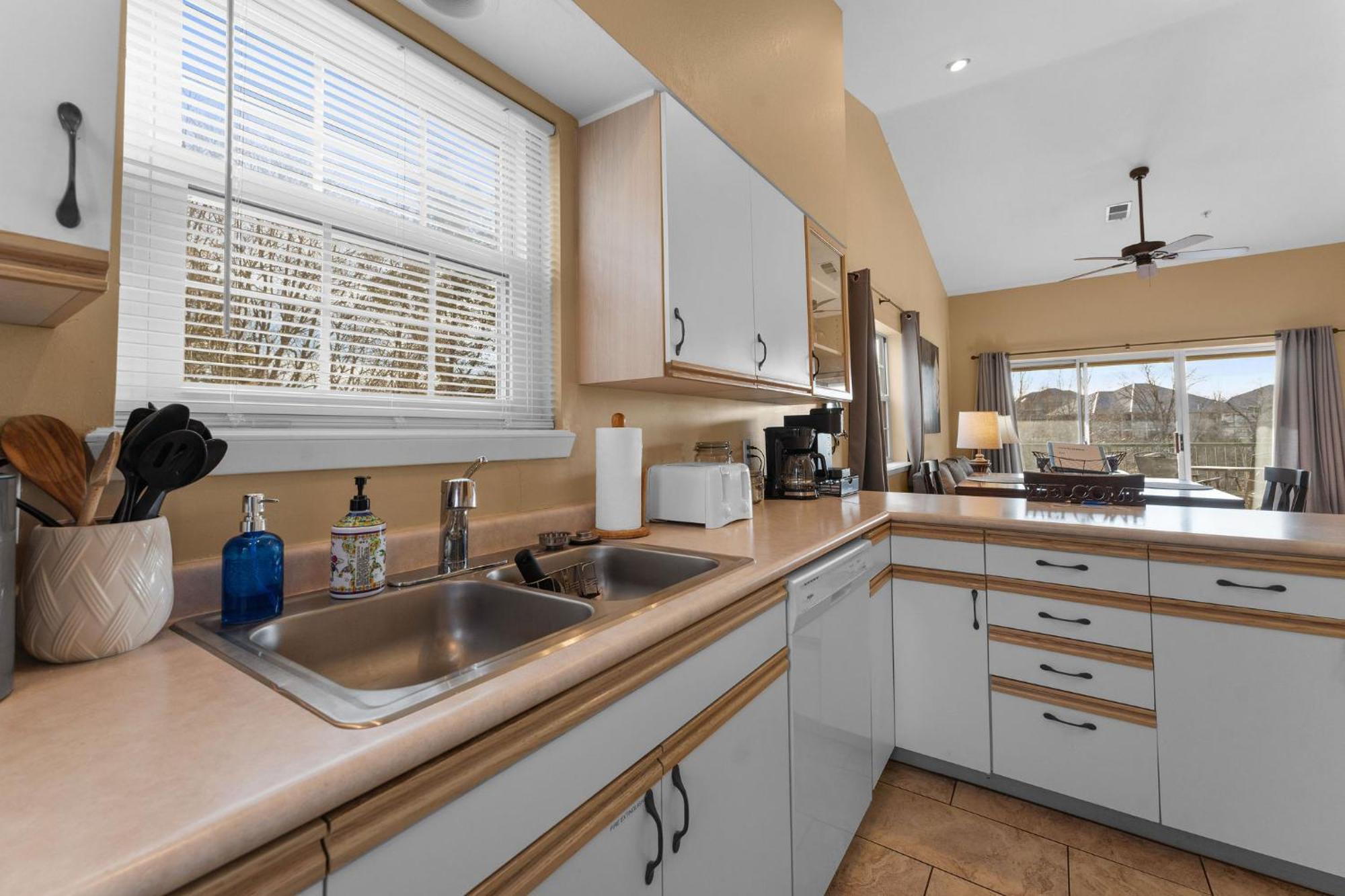 Cozy Top Floor 2Br Condo With View And Amenities!! Point Lookout Zewnętrze zdjęcie